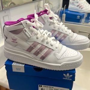 Adidas high tops. Pre-loved.